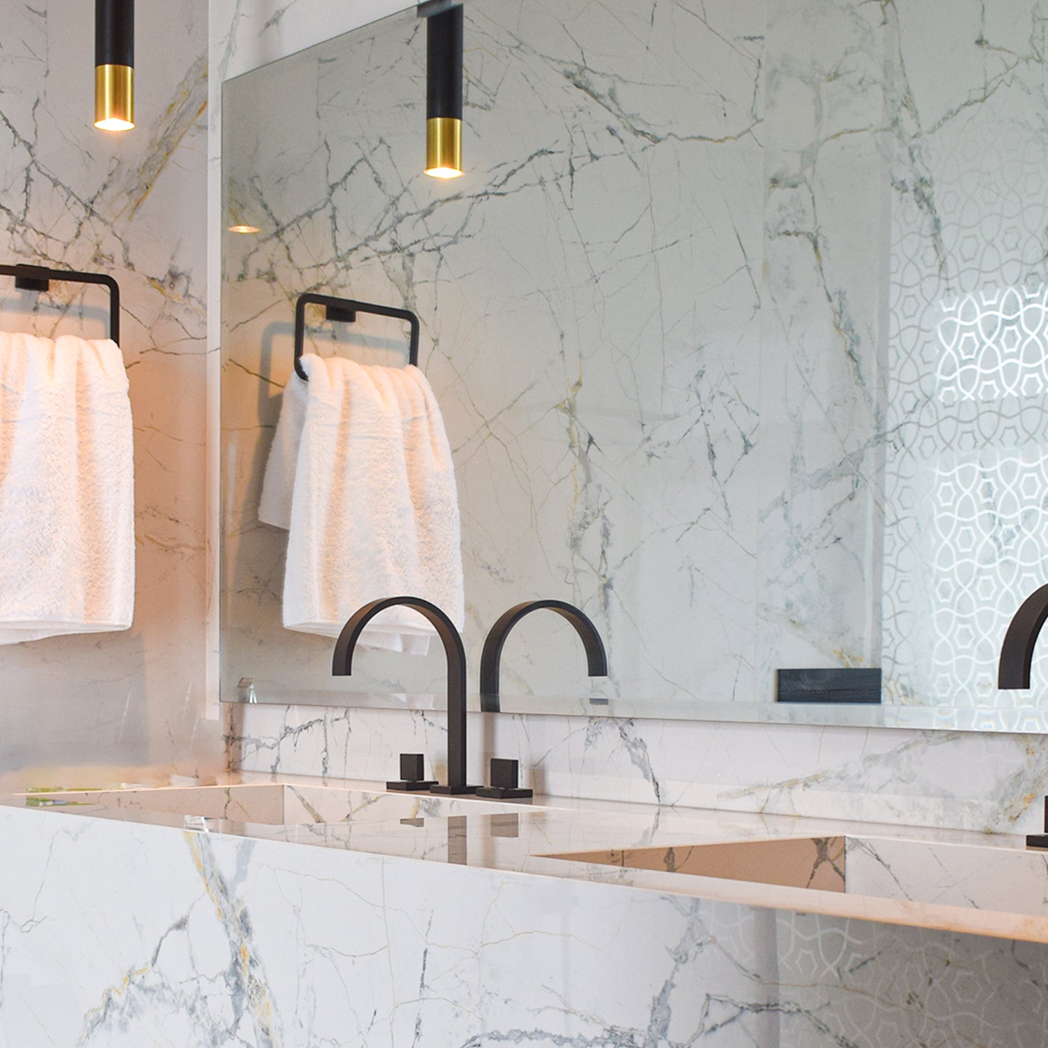 Client review praising Sardar & Co’s premium bathroom accessories and tiles