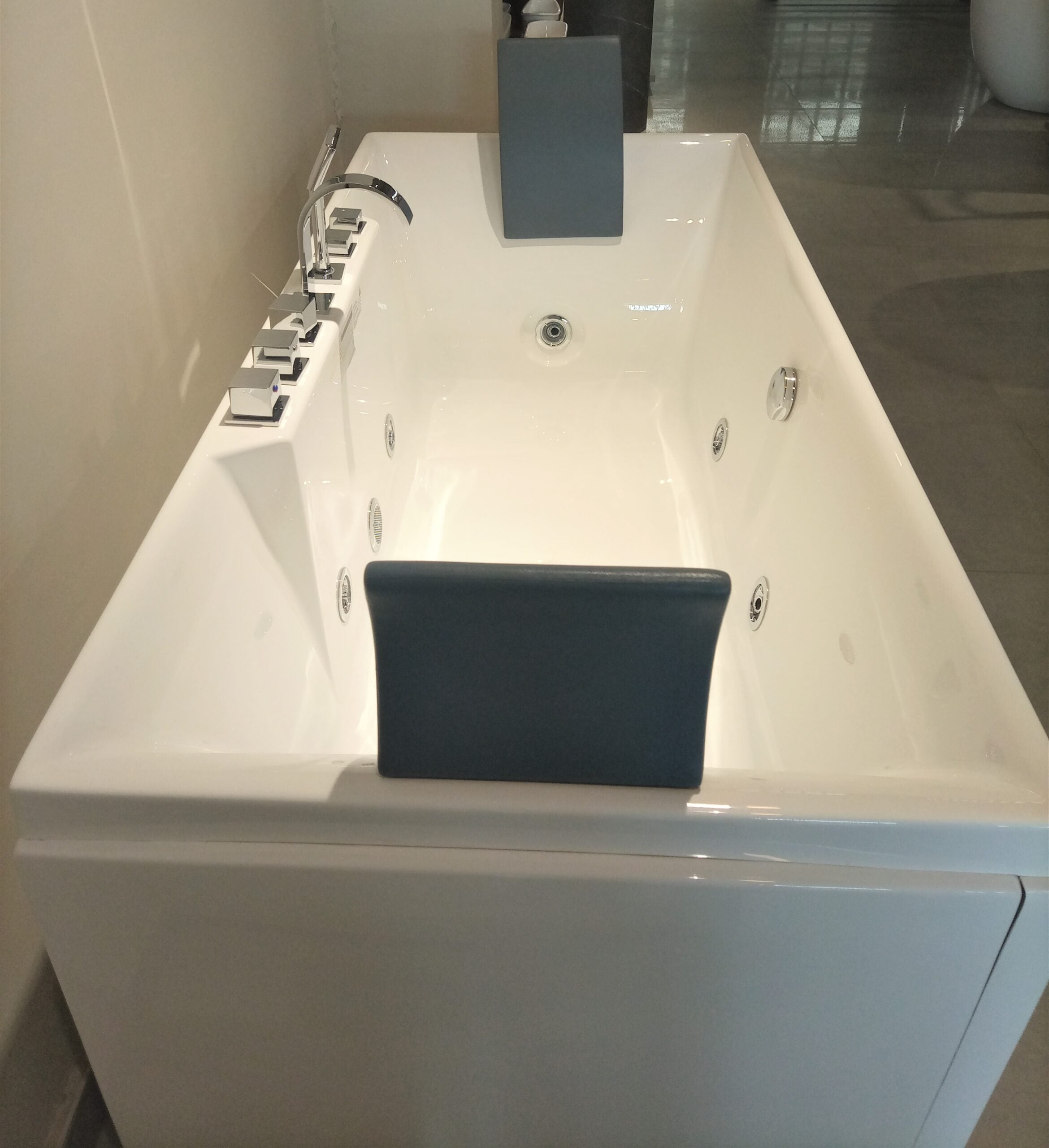 CRW Hilton Ser bathtub Pakistan, CRW Hilton Ser tub price in Pakistan, Buy CRW Hilton Ser bathtub, Freestanding bathtub Pakistan,
Luxury bathtub Pakistan, CRW bathtubs Pakistan, Best freestanding tubs Pakistan, Bathtub for home Pakistan, Modern bathtub designs Pakistan,