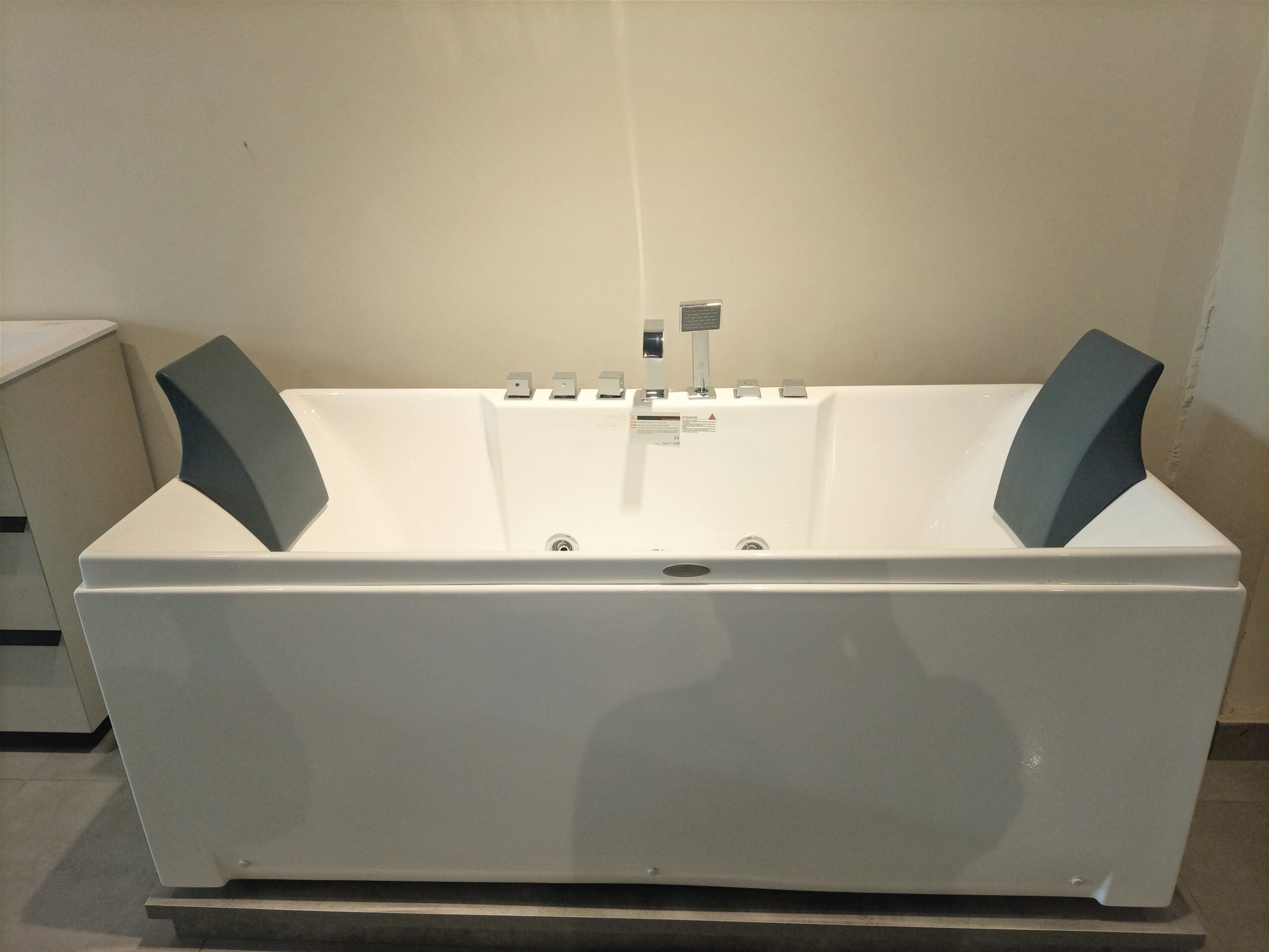CRW Hilton Ser bathtub Pakistan, CRW Hilton Ser tub price in Pakistan, Buy CRW Hilton Ser bathtub, Freestanding bathtub Pakistan,
Luxury bathtub Pakistan, CRW bathtubs Pakistan, Best freestanding tubs Pakistan, Bathtub for home Pakistan, Modern bathtub designs Pakistan,